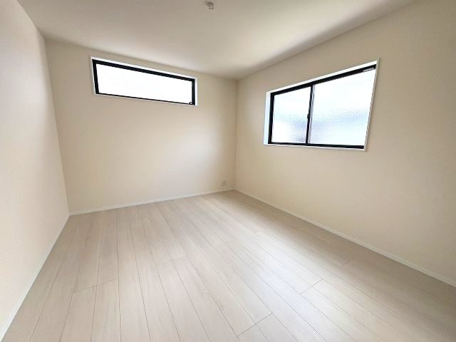 現地写真。2階主寝室です。