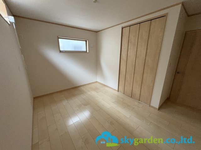 使い勝手のいい洋室です