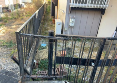土地の面積＝住宅面積ではありません。建ぺい率の問題などで、土地のある場所によって住宅を建てられる面積は限られています。高さもしかり、「土地」という言葉の中には、建築条件も含まれると考えておきましょう。