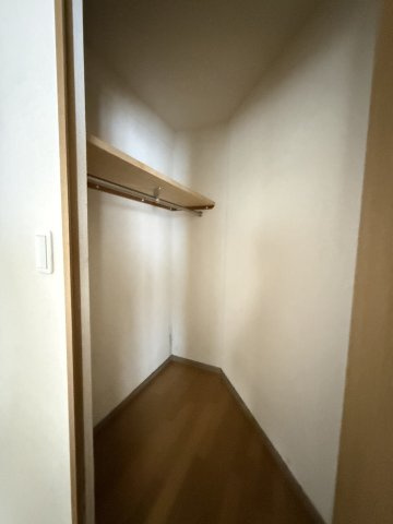 寝室にはウォークインクローゼット付き