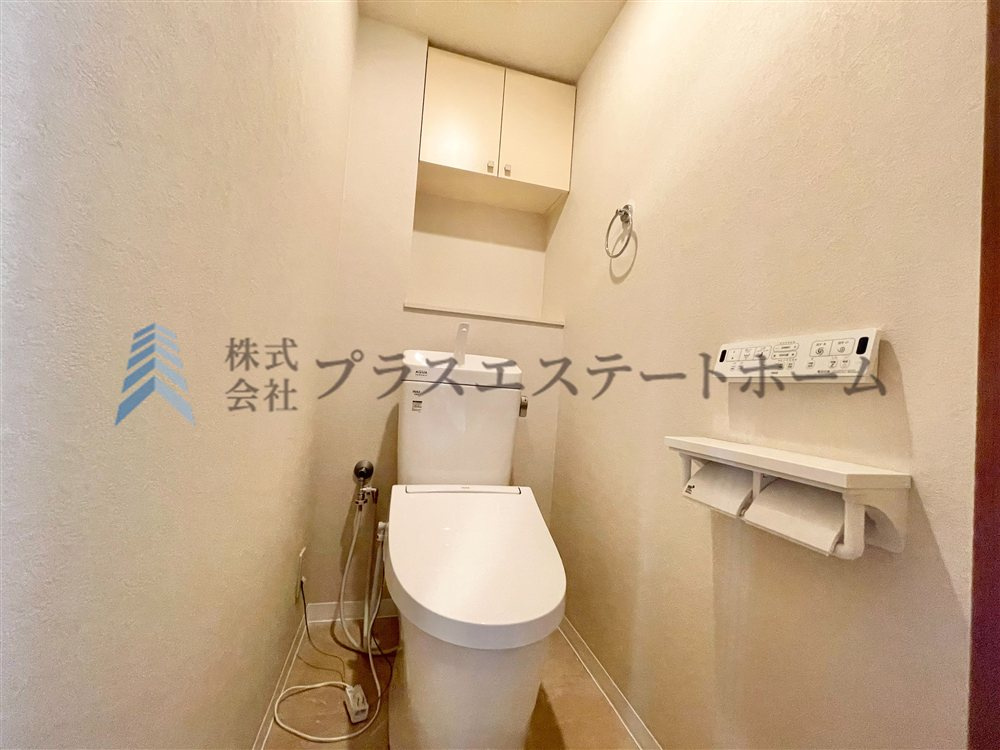 きれいをまもるせいけつトイレ♪お掃除はサッとひとふきで完了！　少ない水で、汚れをしっかり洗い流します