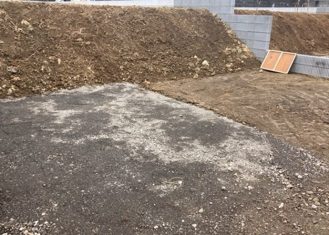 敷地内には、散水栓や立水栓があります。水道水を直接利用できるため、水を運ぶ手間を省くことが出来ます。大量の水を必要とする洗車作業や清掃などに役立ちます。その他設備とあわせて、現地でご確認ください。