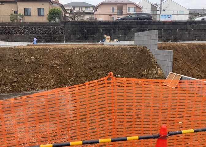 木造住宅とは土台、壁、柱など建築物の強度を支える構造体の材に木が使用されている構造を指します。構造体は建物の自重を支えるだけではなく風圧や水圧、積裁荷重などあらゆる衝撃に耐えるための基礎です。