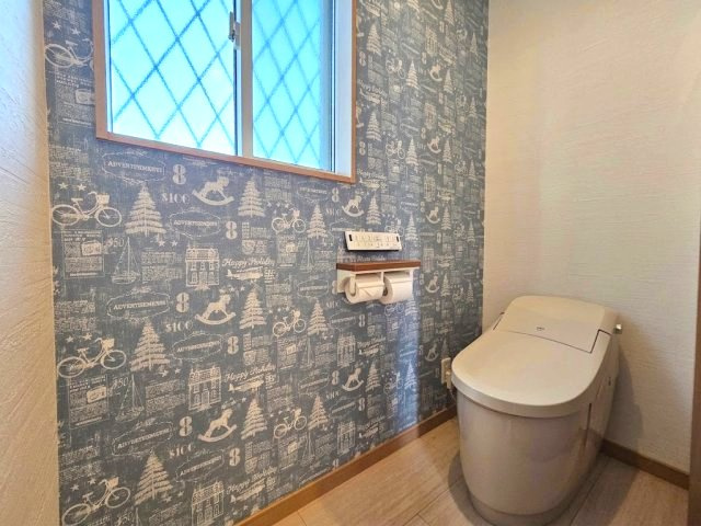 トイレ？独立したトイレです。タンクが無いためサッと拭くだけで清掃が完了できます！