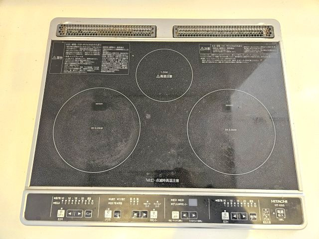 IHキッチンは清掃のしやすさ、ガスに比べて油跳ねのしにくさが強みです♪
