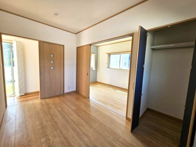 5帖の洋室です。居室・寝室等にも問題ない広さです♪