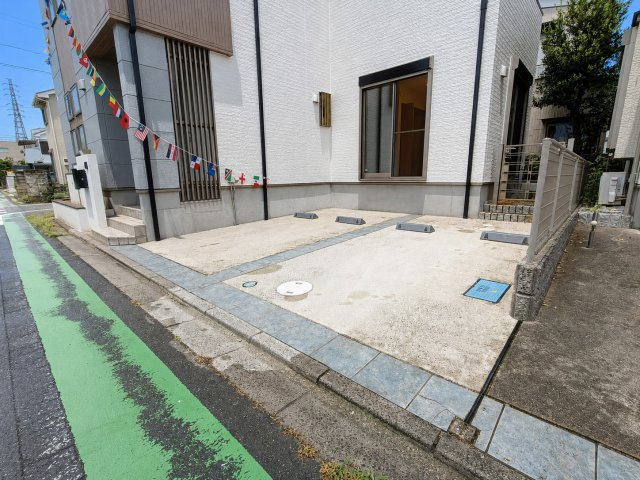車をお持ちの方に嬉しい駐車場付きの物件です