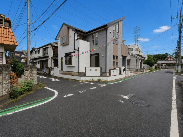 前面道路含む現地写真です