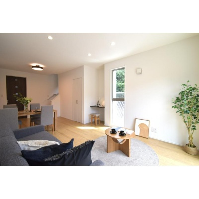 2面採光で、日中も自然光がやさしく差し込みます☆*