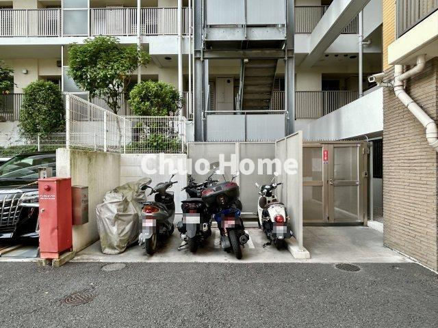 【バイク置場】最新の空き状況や費用などの詳細は担当スタッフまでお問い合わせください。
