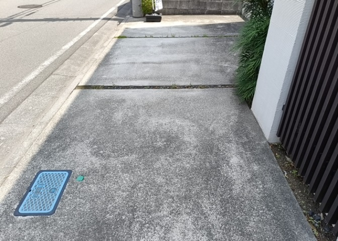 駐車場と明記されていても、最小スペースでつくられた駐車場だと大型車は駐車できなかったり、出入りしにくくなったりする可能性があります。お車のサイズと購入したい物件の駐車場のサイズを現地で確認しましょう。