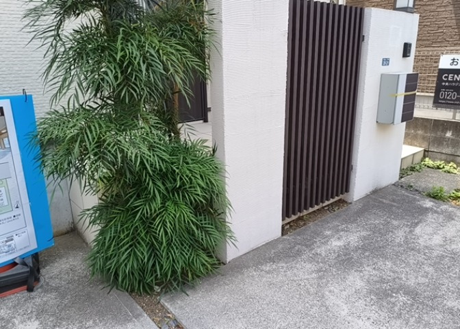 庭があることでガーデニングや家庭菜園はもちろん、こどもの遊び場やペットを放して遊ぶことができます。また、家の周囲に余裕があるということです。隣地との間があれば、十分な日当たりと、風通しが確保できます。