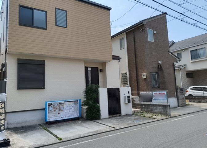 お持ちの車種によっては前面道路が広い方が便利でしょう。しかし、前面道路が広ければその分交通量が多くなるため、騒音などが気になる場合があります。実際に現地を見学し、周辺交通量や騒音などを確認しましょう！