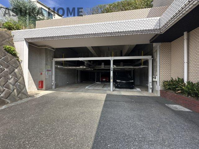 駐車場の空き状況については、その都度、確認いたしますのでお気軽にお聞きください。
