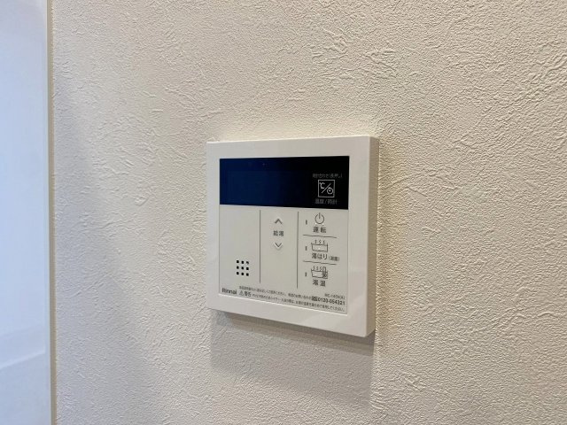 ボタンひとつでお湯の温め直しができる便利な追焚機能を搭載。入浴時間が異なるご家族でも、いつでも温かいお風呂に浸かることができます。日々の疲労回復と快適なバスライフを優しくサポートします。