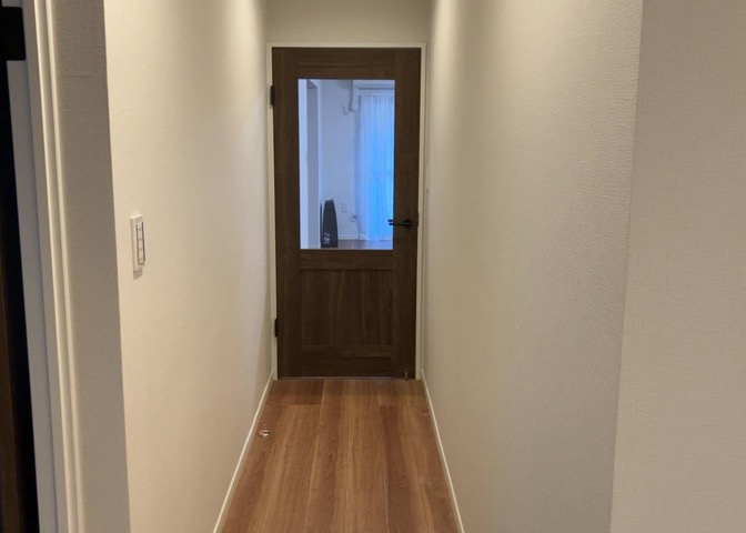 内装はとにかくおしゃれなものがいい！と選ぶ前に、まず住んだ後のことを想像してみましょう。住んでみたらコンセントの位置が悪くて使いにくいなど出てきます。事前にどの家電をどこに置くか想定しておきましょう。