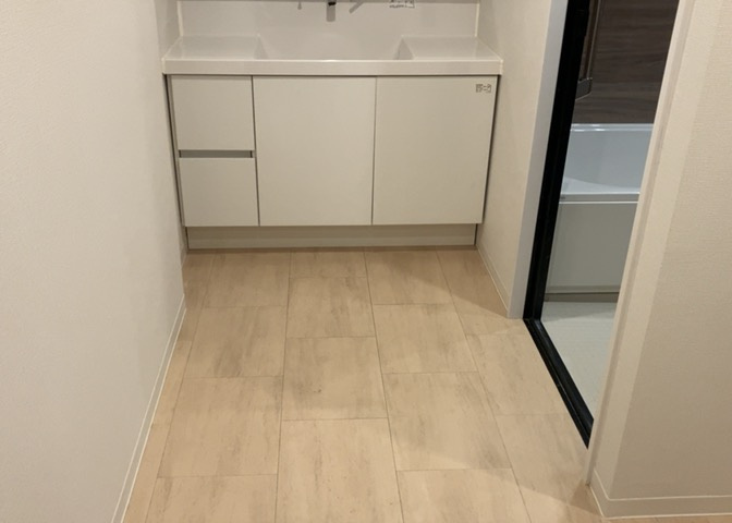 洗面脱衣所は「体を綺麗に整える場所」という目的と役割を持っています。そして便利で使い勝手のいい「体を綺麗に整える場所」にするためには、配置や動線、照明や収納計画をしっかりと検討しておく必要があります。