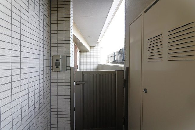 玄関、広々専用ポーチ付きです♪