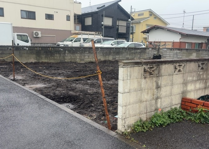隣家の土地はどうなっているのか、生活利便施設が近くにあるのか、学校まで近いかなど、お客様のライフスタイルにあわせたイメージが重要です。また、近くにあると困る施設が近くにないかも確認するといいでしょう。
