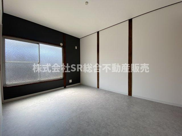 広々としたとても明るい洋室です