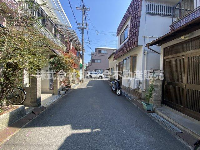 前面道路含む現地写真です