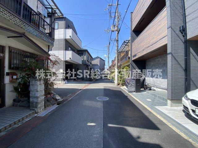 前面道路含む現地写真です