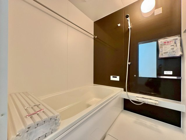 雨の日や夜でも洗濯物が乾かせる便利な浴室乾燥機つき