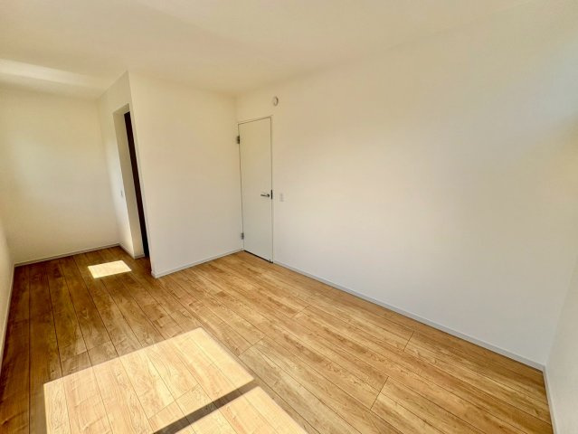 洋室7.5帖・WIC付き！収納の確保された住空間で、生活感を抑えてすっきりとした印象に。