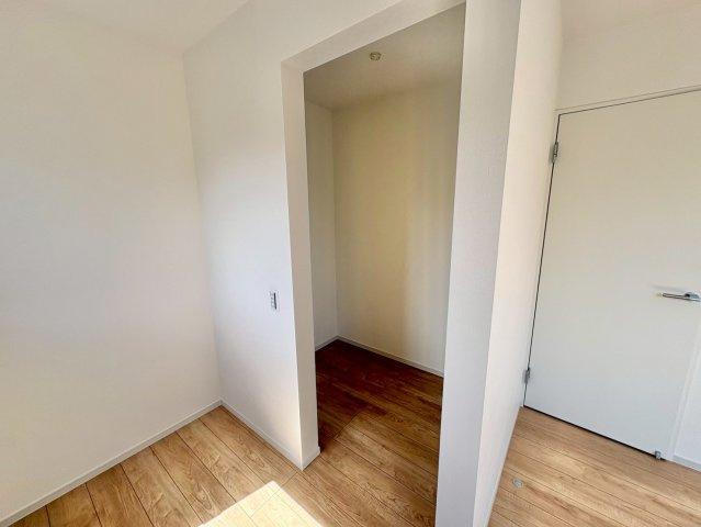 洋室7.5帖・WIC付き！収納の確保された住空間で、生活感を抑えてすっきりとした印象に。