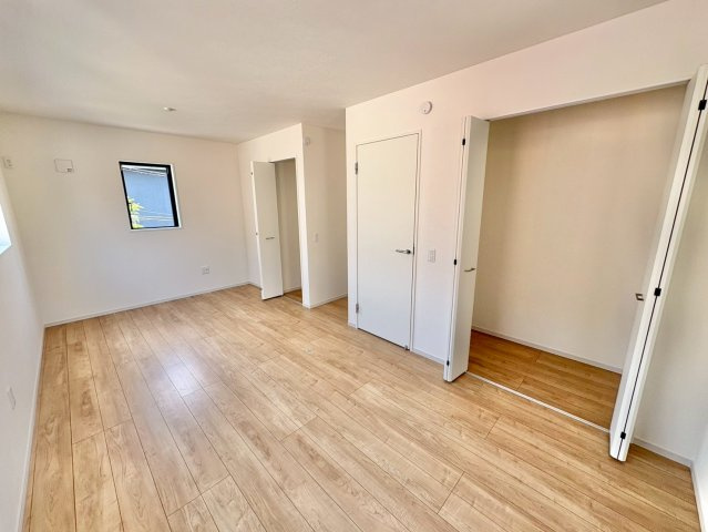洋室9.5帖・収納付きで、お部屋がすっきり片付きます。