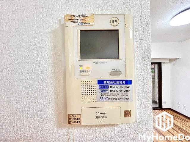 ドアを開ける前に来訪者を確認できるため、安心して対応できます。