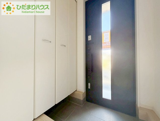 スニーカーマニアも納得の天井まであるシューズボックス!(^^)!
