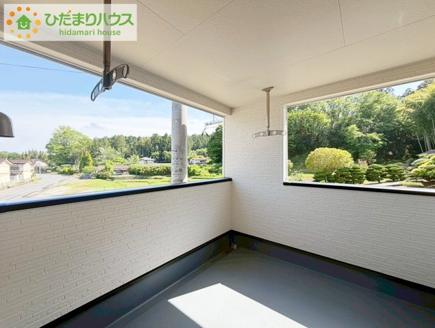 広々としたバルコニー。お洗濯物もぜーんぶ干せちゃいます！！