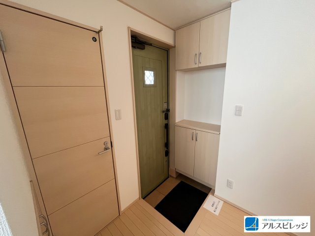 収納豊富な玄関です