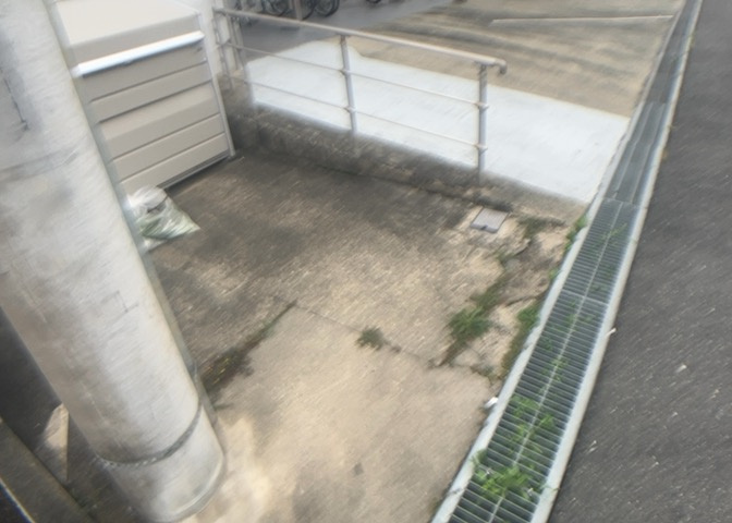 物件によっては、入居者が個人的に使用できる専用庭がついているものもあります。また、住宅の中にある土間の部分を庭と呼ぶこともあります。庭の用途は住む人によって変わり、それによってデザインもさまざまです。