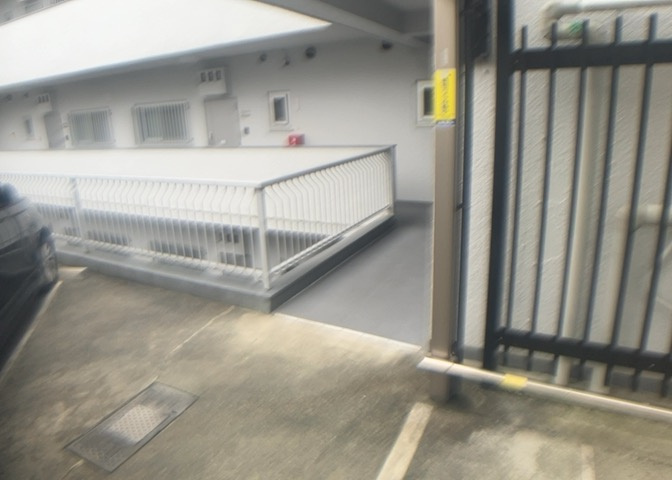 マンションのエントランスには、もともと風よけや防犯の役割がありますが、マンションによって宅配ボックスなどの設備が備わっている所もあります。日々の生活をイメージしながら生活しやすさをチェックしましょう。