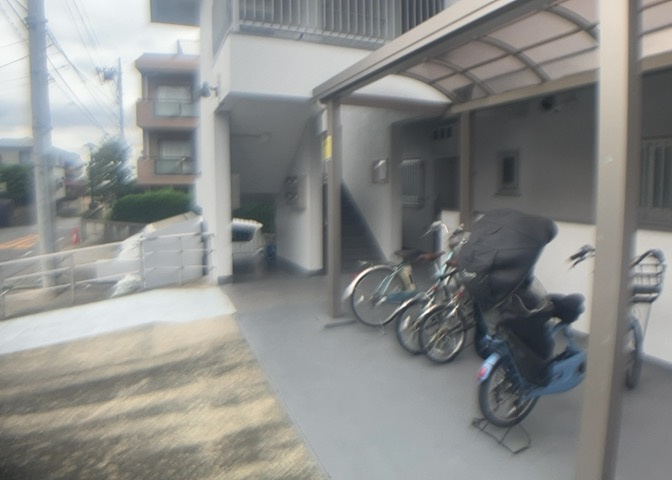 ラウンジは、マンションの共用スペースに椅子やテーブルなどを配置した利用者が寛げる空間です。屋内型ラウンジと屋外型ラウンジがあります。共用部分の管理状況と合わせて、詳細については現地でご確認ください。
