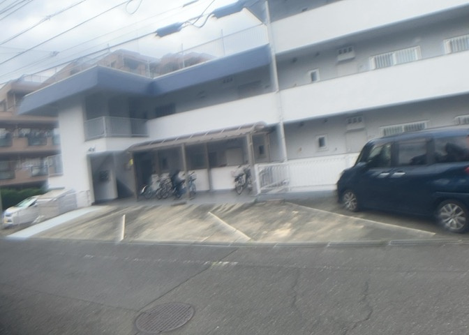 隣家の土地はどうなっているのか、生活利便施設が近くにあるのか、学校まで近いかなど、お客様のライフスタイルにあわせたイメージが重要です。また、近くにあると困る施設が近くにないかも確認するといいでしょう。
