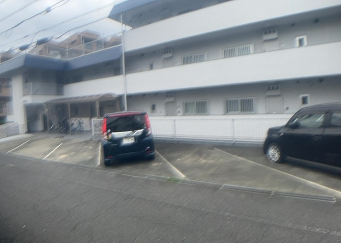 外観はマンション管理がされているかの目安になります。築年数が古いと、壁面は劣化してひび割れが生じることも！建物が古びていても細かいところが修繕されていると、きちんと管理されているなぁと感じるでしょう。