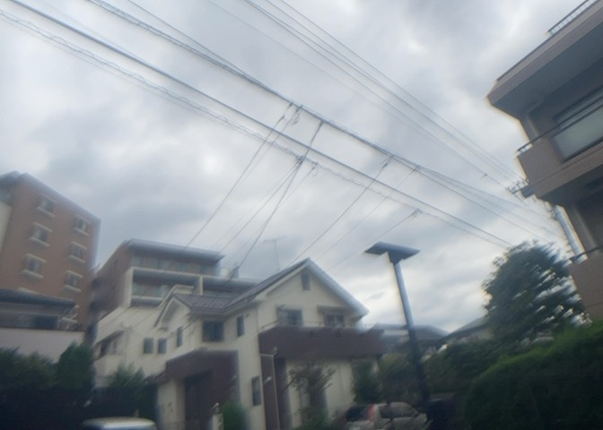 眺望の良さを楽しめるダイニングキッチンで家族団らんの時間を過ごしてはいかがでしょうか。バルコニーから見える景色を家族で眺める時間は、時間が経つのを忘れてしまいそうですね。是非、現地を見に行きましょう！