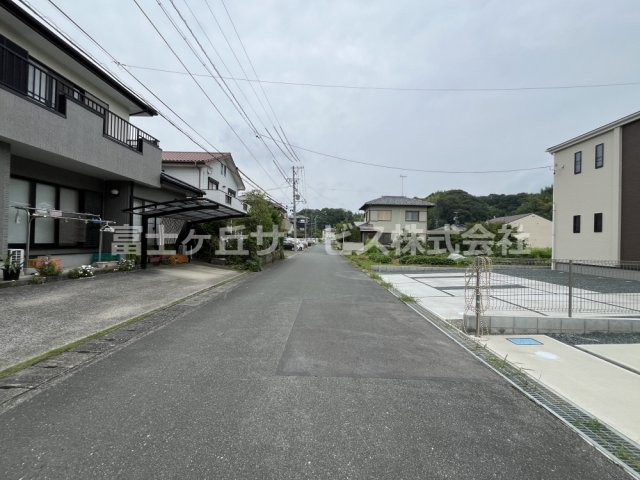 前面道路含む現地写真です