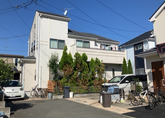 東側道路の場合は居室を南向きに設計しやすいため、朝日が入りやすいというメリットがあります。一方、西側道路も東側同様に居室を南向きに設計しやすいのですが、住宅地だと朝日が入りにくいという弱点があります。