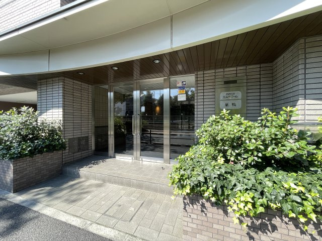 マンションの顔でもある、高級感漂うエントランス。　