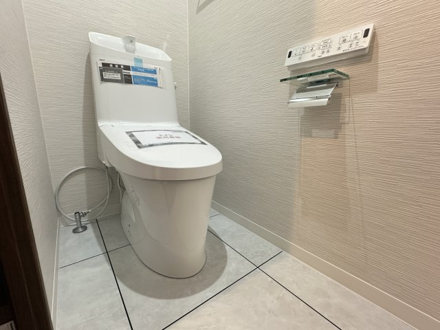 新規交換済！温水洗浄便座の最新トイレ設備です。