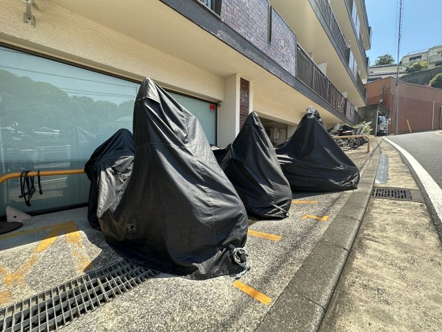 バイク置き場の空き状況については、その都度、確認いたしますのでお気軽にお聞きください。