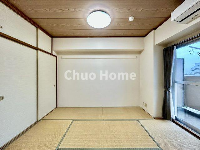 【和室】近年、和室が減ってきていますが見学中に聞きますとやはり人気が高いようです小さなお子様がいらっしゃる家庭では奥様の家事中にお子様のお昼寝場所にされているようです