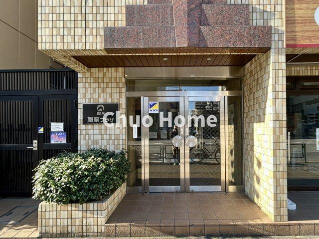 【エントランス】マンションのエントランスは、その物件の印象を決める、顔とも言える場所です。毎日通る場所ですからきれいなのが一番です。