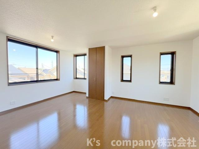3階の洋室14帖◇間仕切り工事でお部屋を2部屋にすることができます◇