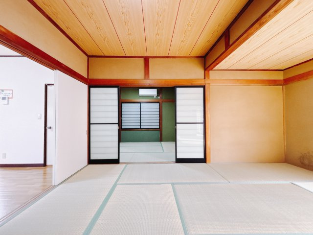 ■和室｜「続き間の和室」は、戸を開ければ大空間、閉じれば個室として活用できるのでお子様の遊び場や客間としても便利です♪