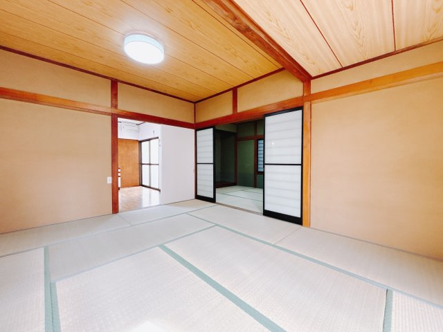 ■和室｜「続き間の和室」は子育て世代にこそ適しています。お子様のお昼寝スペースや、洗濯物をたたむのに便利です。客間やリビングの延長としても使えます。